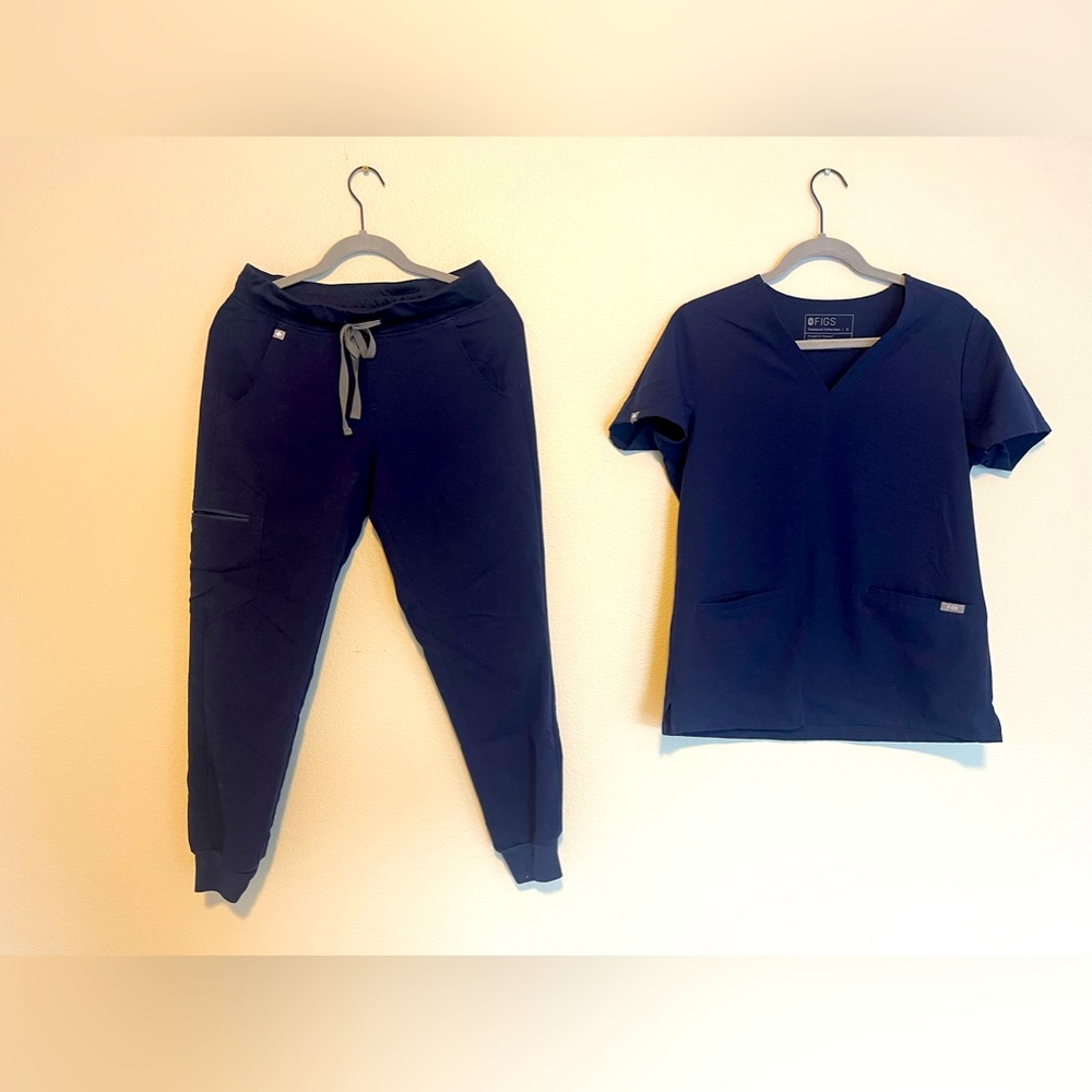 Women's Navy Casma Top- S & Women's Navy Zamora- Petite Jogger Scrub Pants - S